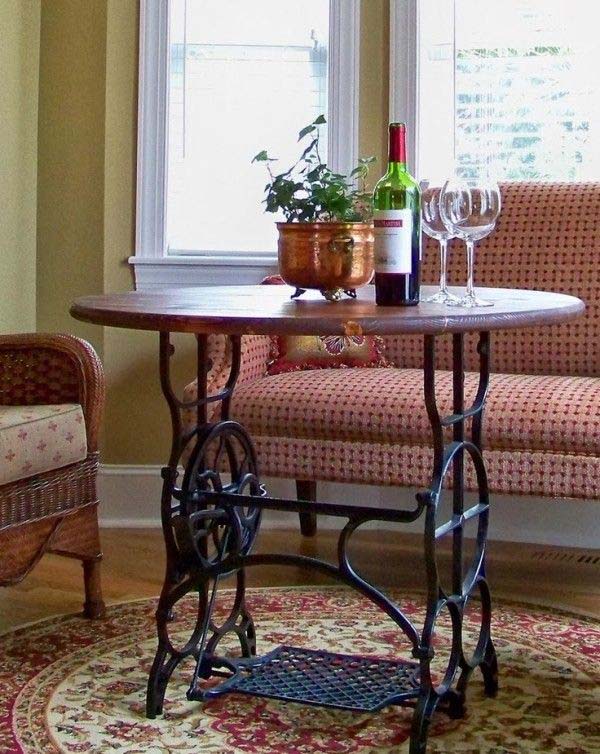Круглый стол из старой швейной машины