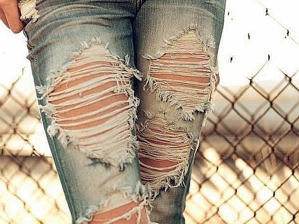 как красиво сделать рваные джинсы