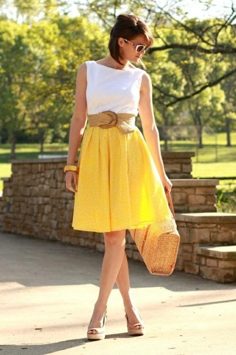 Желтая юбка с чем носить