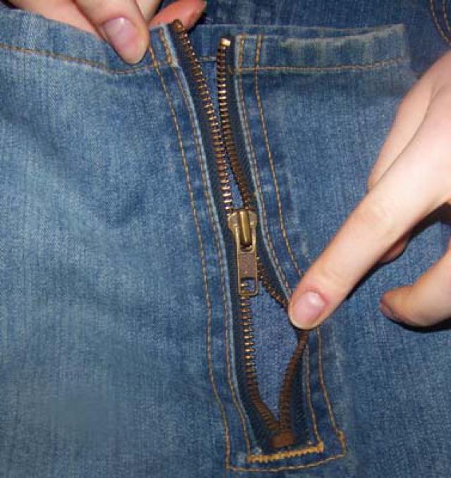 починить расходящуюся молнию на джинсах 