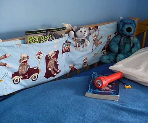 Кармашки для хранения книг и игрушек в детской кровати