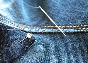 как заштопать протертые джинсы