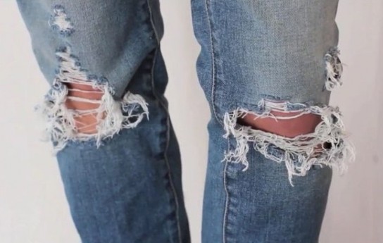 Дырки на джинсах: метод изготовления
