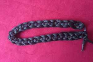 плетение браслетов из шнурков19