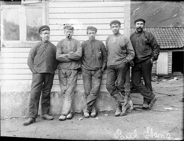 Рабочие алюминиевой фабрики в Норвегии, 1908 г.