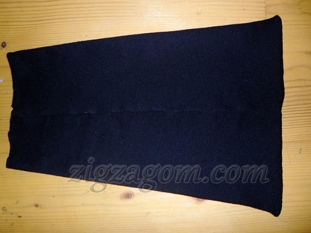 Широкую сторону рукава сшиваем вручную обметочным швом с изнаночной стороны