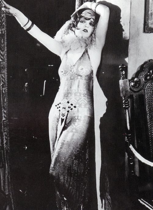 Clara-bow-in-Assuit-gown-My-Lady-of-Whims-1925.jpg