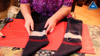 Как сделать теплые носки за 10 минут из старого свитера
