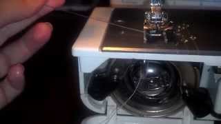 Как заправить нижнюю нить в швейной машинке