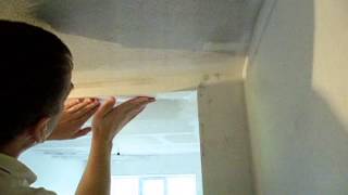 Поклейка паутинки (стеклохолста) на фигурный потолок из гипсокартона.avi