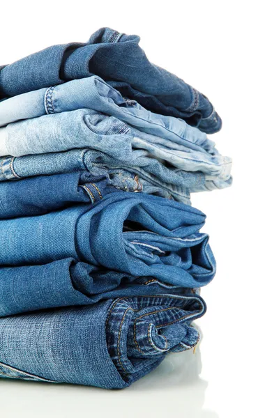 Много различных синие джинсы макро, изолированные на белом — стоковое фото