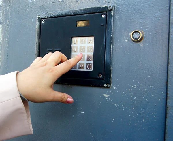 Кодовый замок на дверь металлическая — стоковое фото