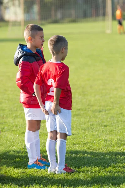 Младшая футбольная команда — стоковое фото