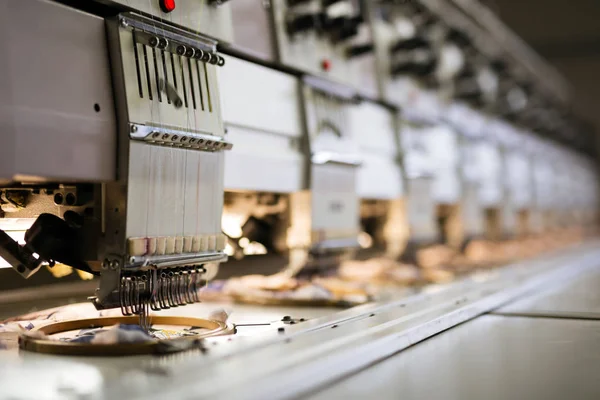Линия производства промышленности ткани — стоковое фото