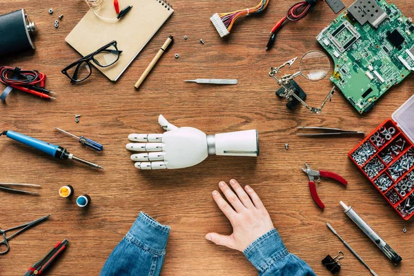 Cropped Image Man Amputee Sitting Table Prosthetic Arm Surrounded Instruments — стоковое фото