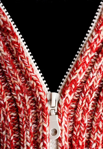 Красный шерстяной свитер с открытой молнией — стоковое фото