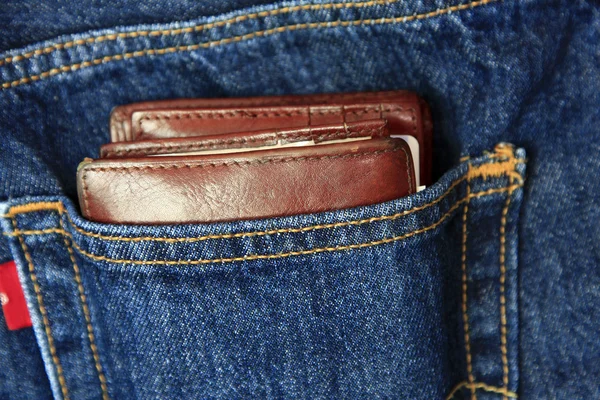Жан с кошелек в кармане — стоковое фото