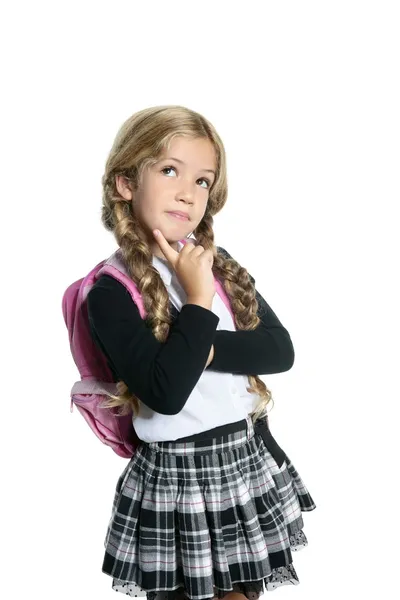 Маленькая блондинка школьница с портретом рюкзак на белом — стоковое фото