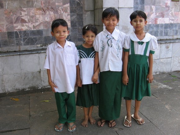 Школьники Бирмы