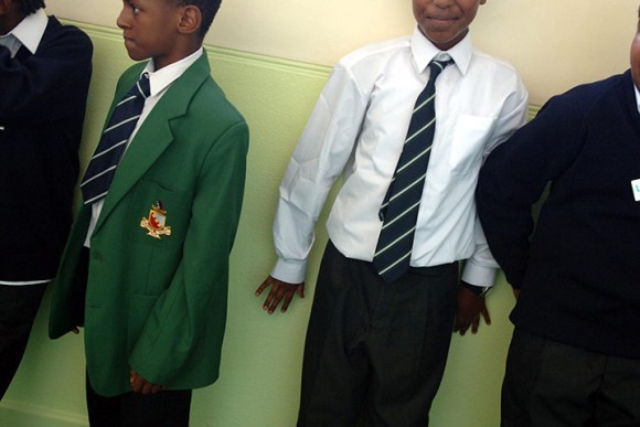  Первый день в нового учебного года: семиклассники школы Бурлингтон Дейнс, Уайт Сити, Лондон, в униформе своего учебного заведения.