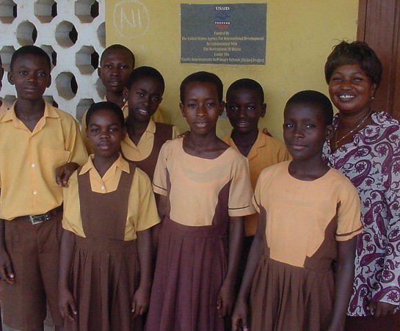 Ученицы школы в Гане